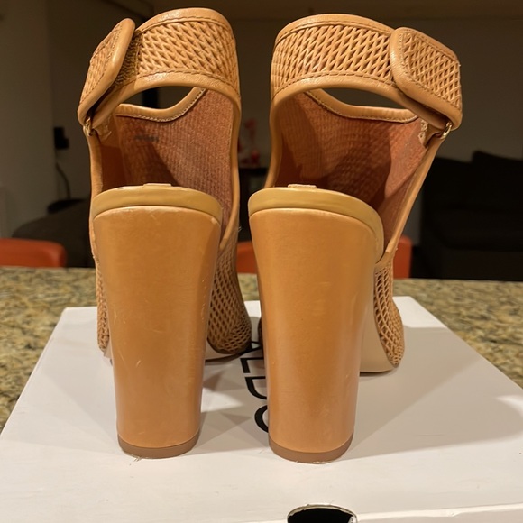 Aldo great condition, box is in good condition. - Picture 3 of 4